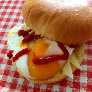 目玉焼きのハンバーガー☆